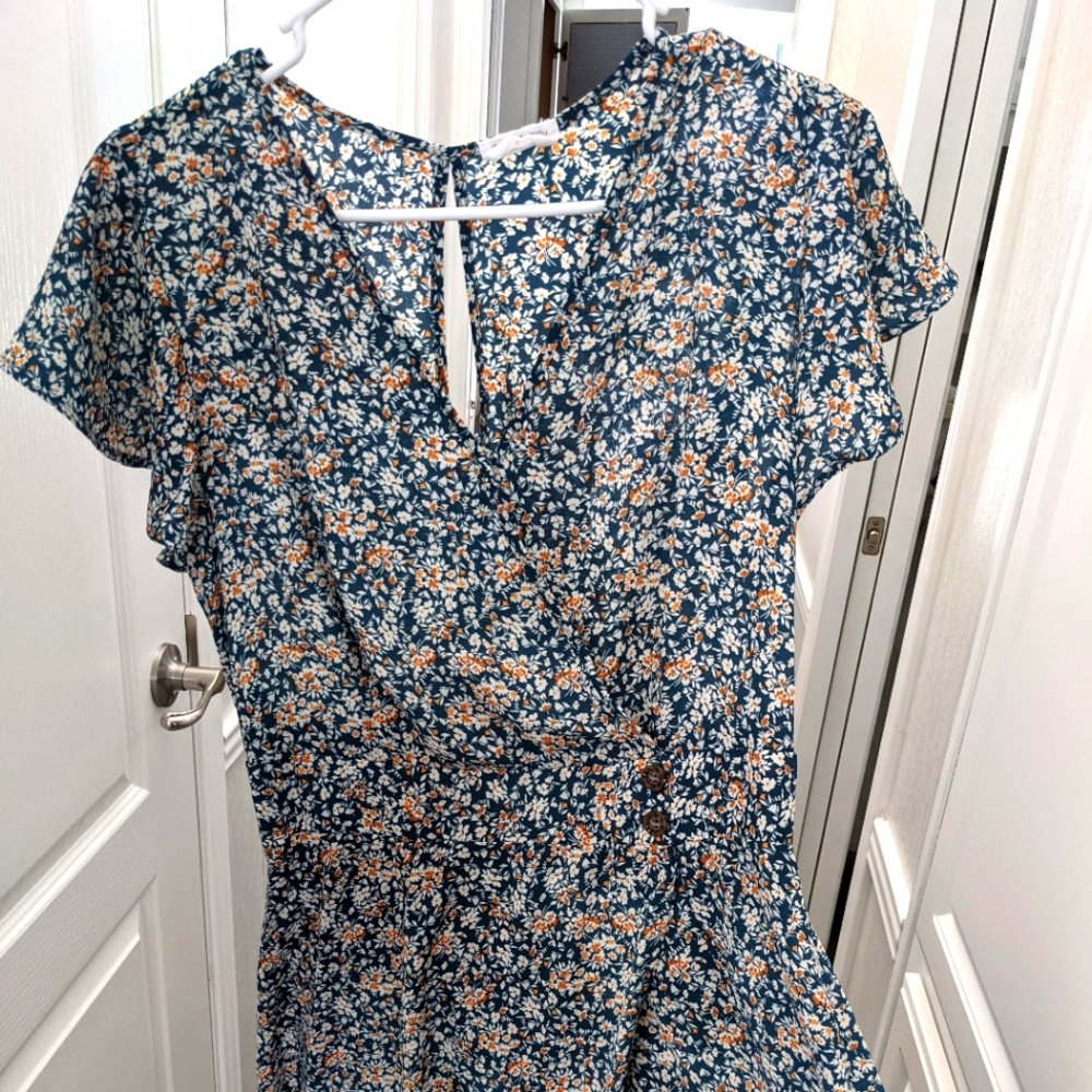 Maxi dress only worn once with side buttons to accentuate waist!